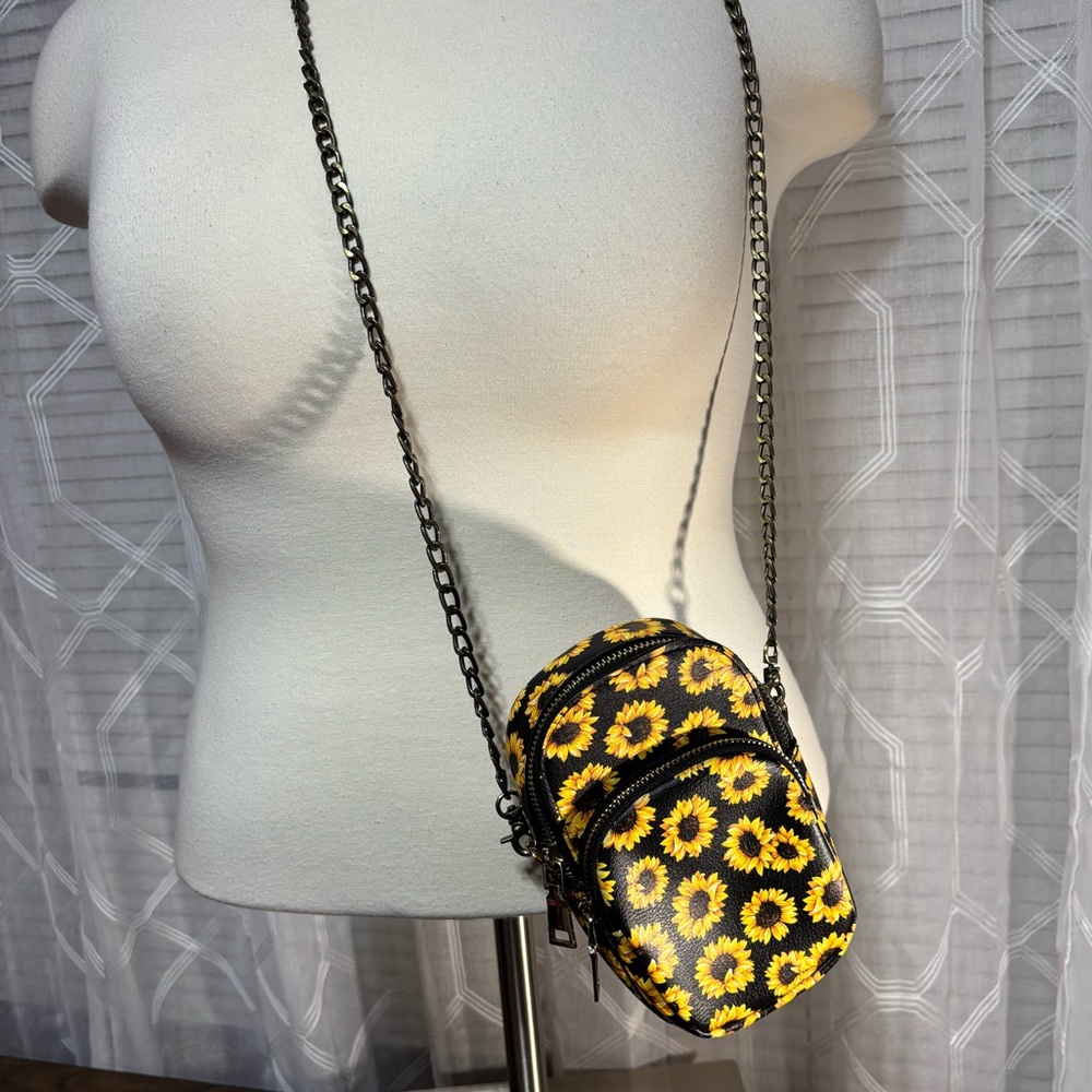 No boundaries Sunflower Pattern 51” chain Crossbody Bag 7” x 4.5” CUTE